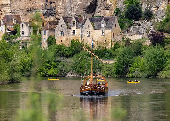 Grand Manoir Avec Terrasse Et Piscine Pour 10 بيت للعطل